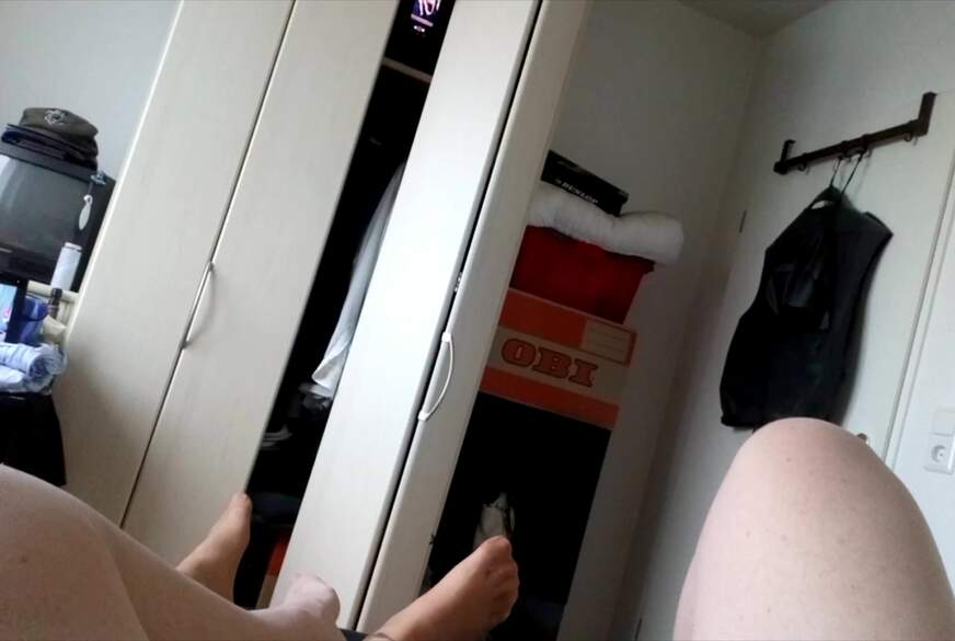 Gegenseitig die Nylonfüsse Riechen, L****n und Verwöhnen von Nylonj***e pic1