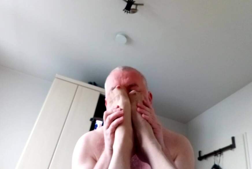 Nylonj***e: Ich und Omas Nylonfüsse