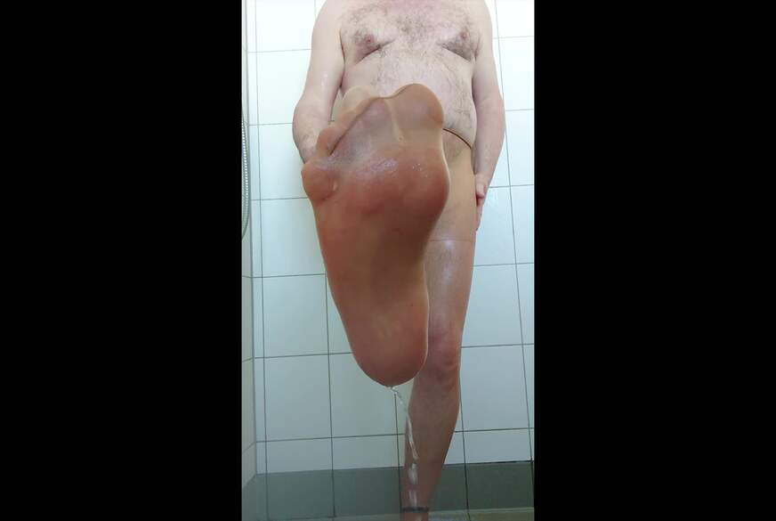 Nylonj***e: N**ses Spiel in geschenkter Feinstrumpfhose
