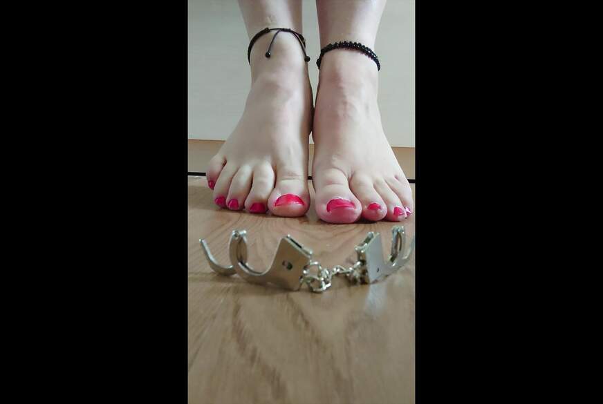 Nylonj***e: Carmen Nylonj***e und seine sexy Rot Lackierten Fußnägel