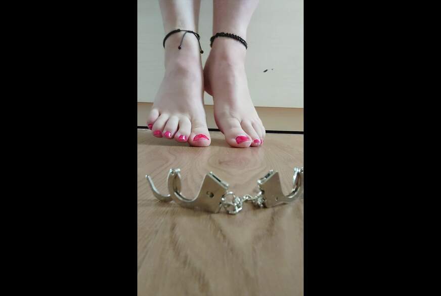 Nylonj***e: Carmen Nylonj***e und seine sexy Rot Lackierten Fußnägel