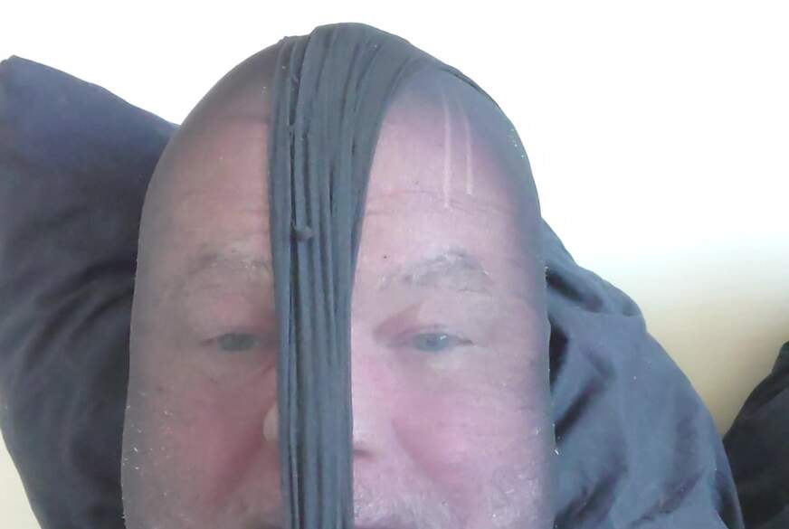 Nylonj***e: Carmen Nylonj***e macht Grimassen in Nylon Maske