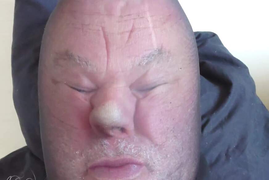 Nylonj***e: Carmen Nylonj***e macht Grimassen in Nylon Maske