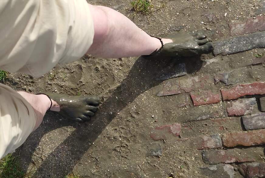 Nylonj***e: Füße waschen am Strand von Horumersiel
