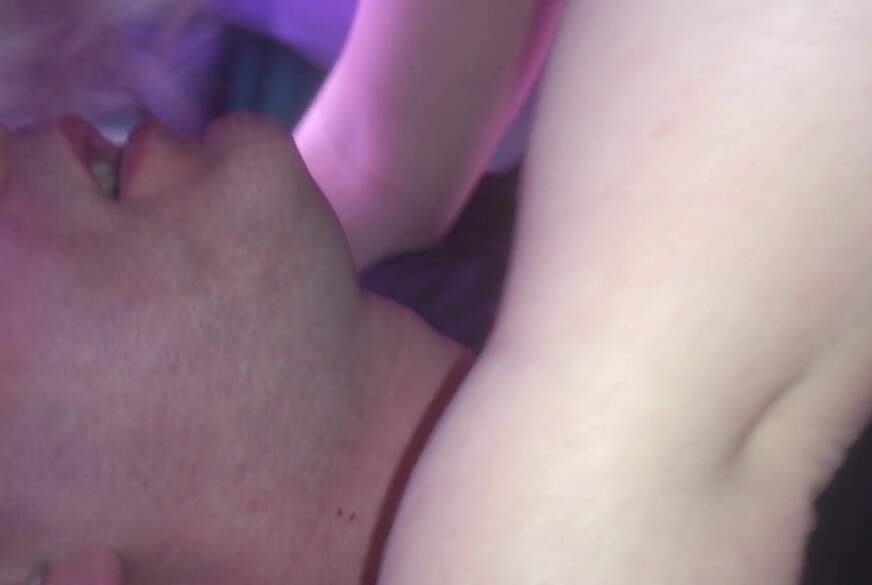 Nylonj***e: Die geile M*********e muss vor der Arbeit g******n werden
