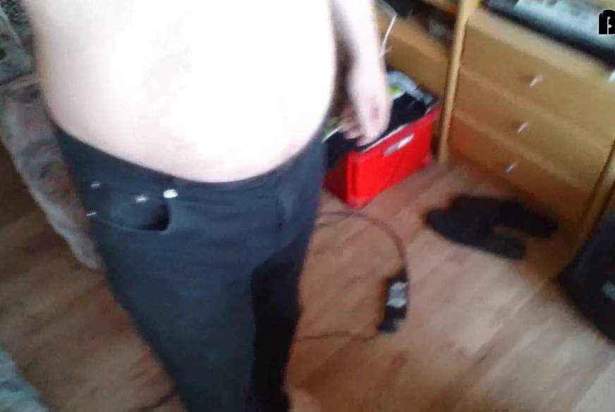 Notgeil in Hose von Nylonj***e pic2