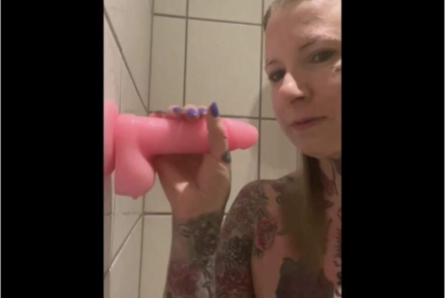 JenniBabe: Solo Spaß unter der Dusche