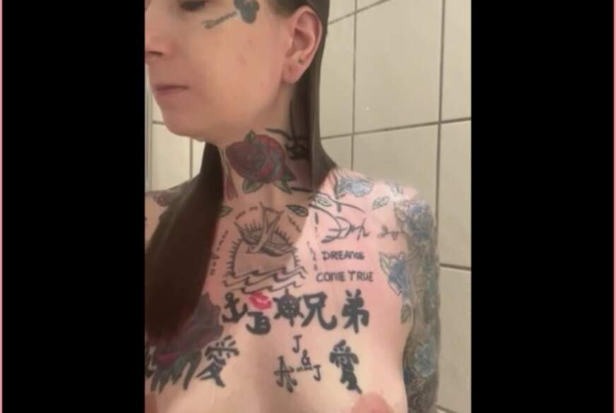 JenniBabe: Heiße Dusche