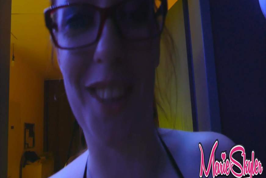 Marie-Skyler: Userin zur 3 L**h G******g S******e erzogen !