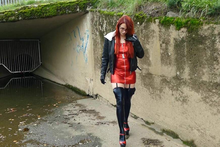 Marie-Skyler: Dirty Party B***h !