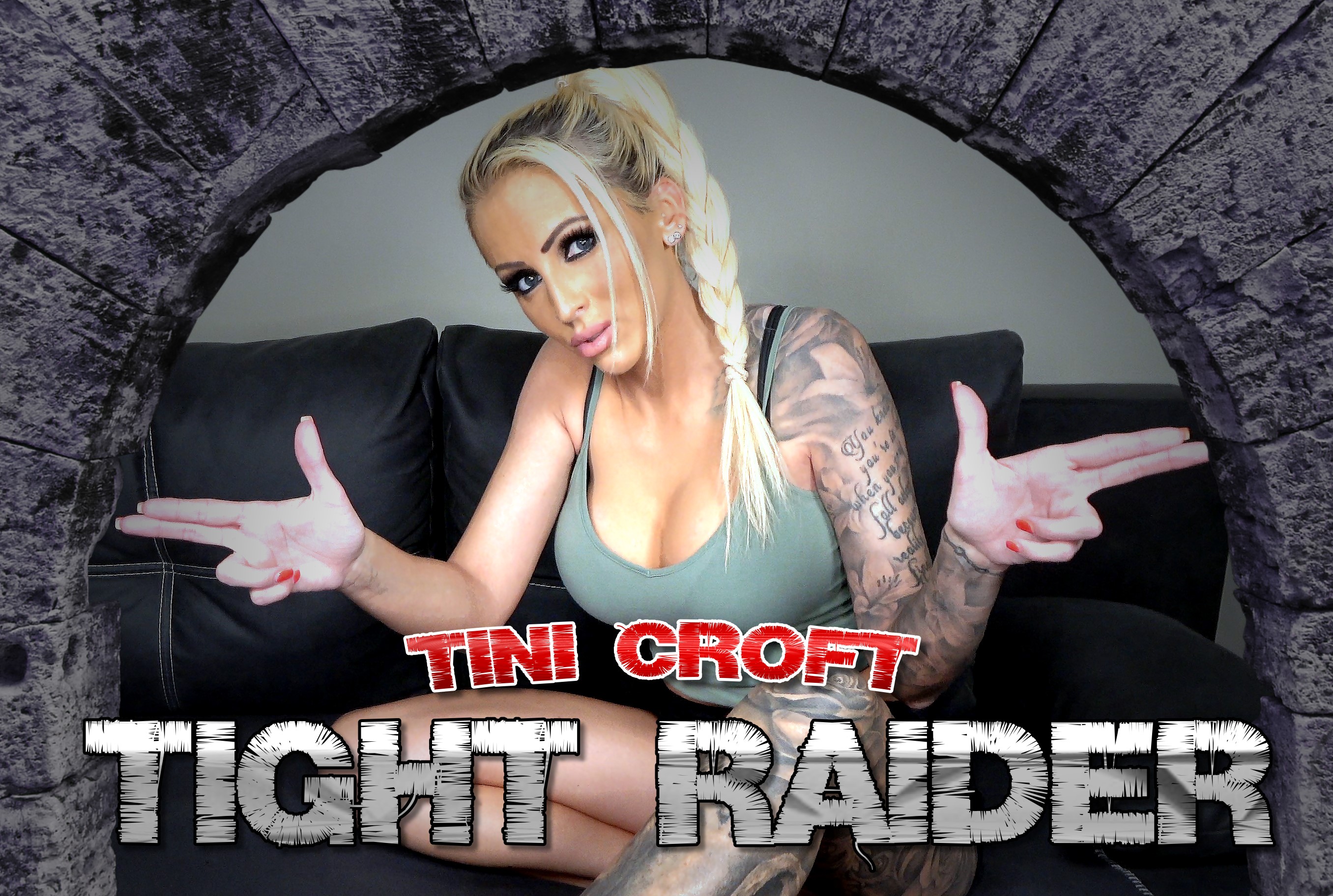 TINI CROFT - TIGHT RAIDER Ich bin eine Expertin für Altertum und Mythologie. Bei einer Ausgrabung habe ich ein Relikt entdeckt, ein jahrtausend alter Dildo. Ich muss die Gelegenheit nutzen bevor er für immer im Museum verschwindet!