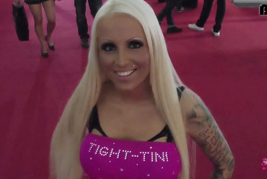 Venus 2015 - Sex-Skandal - Besucher auf der Messe g*****t von Tight-Tini