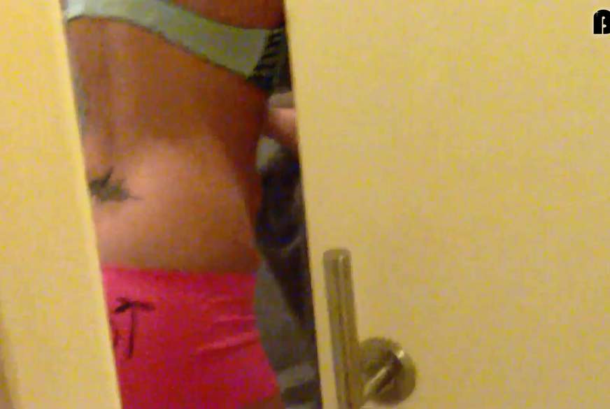 kleiner spanner filmt heimlich beim Duschen von Dark-Diamond89