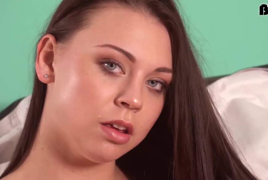 Nackig machen und P***y von OrnellaX