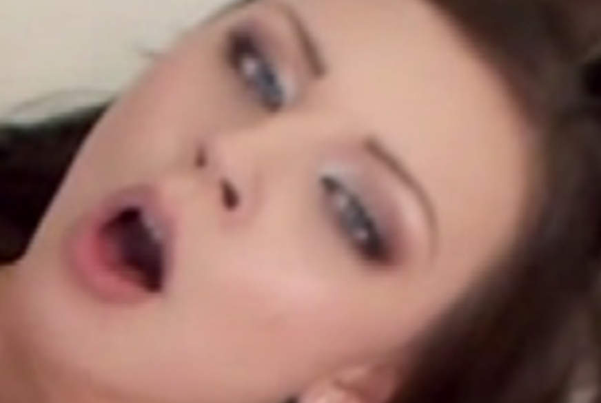 F****n in Missionarsstellung, schön tief g*****t! von OrnellaX