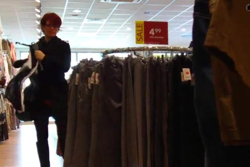 B**wjob beim Shoppen von Popp-Sylvie