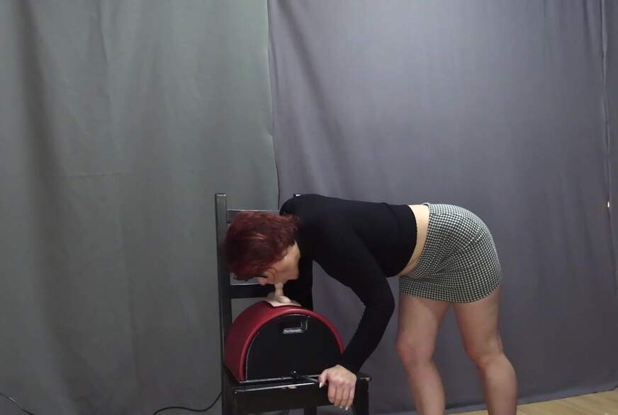 Popp-Sylvie: Die Sekretärin reitet den Sybian