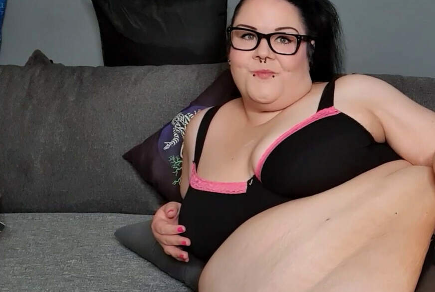 Scharfe-Kitty: Fette Schwabbel-s******e macht dir die W**********e