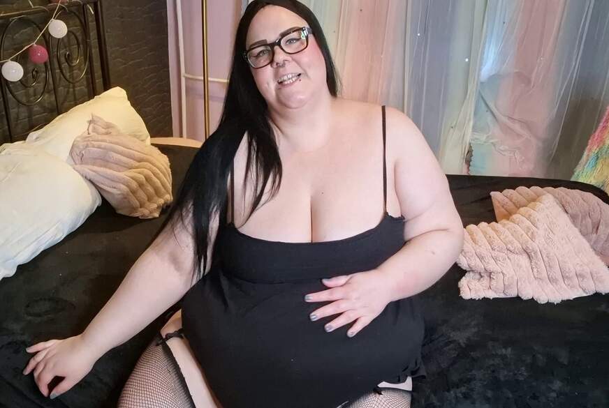 Scharfe-Kitty: Der Dildo verschwindet in meinem fetten L**h - mit Dirtytalk