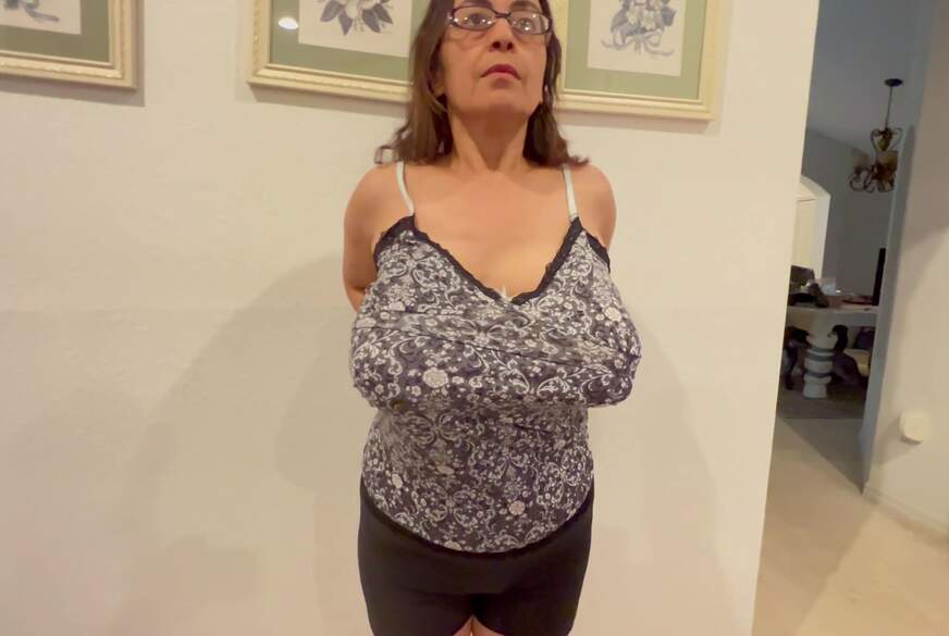 HucowEva: A*********e Titten unter verschiedenen T-Shirts