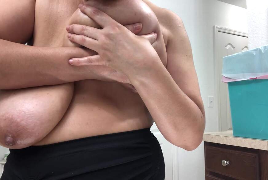 HucowEva: Saggy Milkers