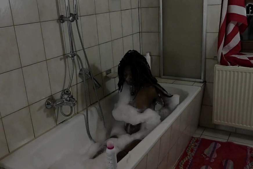 Samira68: Der Badetag.wmv