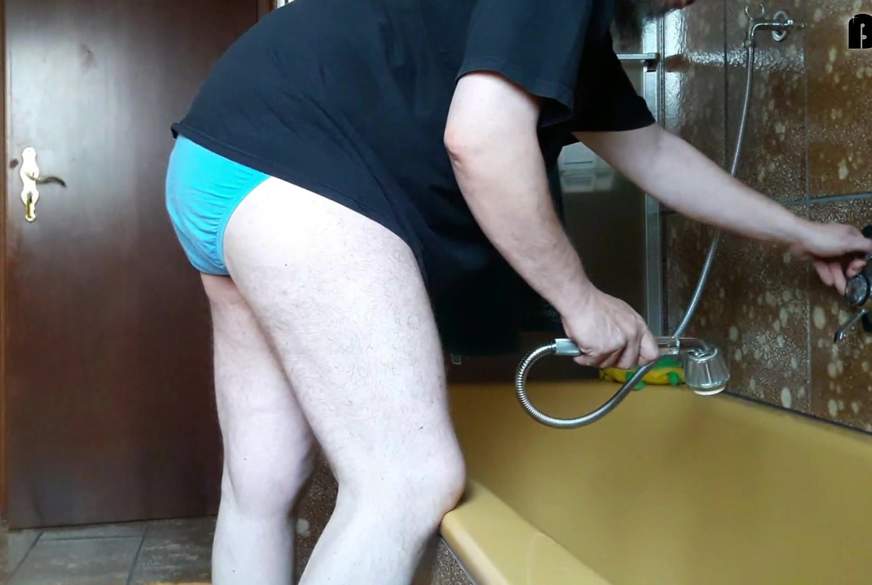 Samira68: Im Badezimmer besorgt