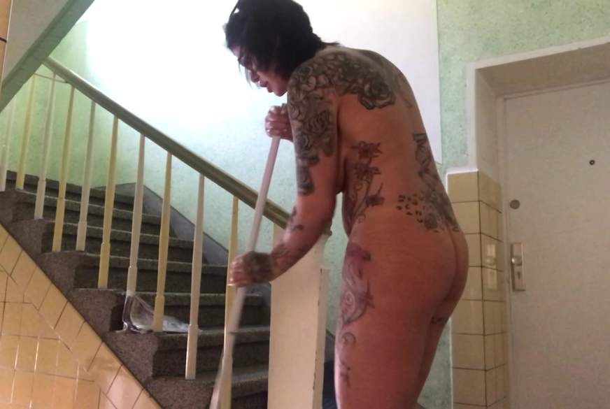 ts-amal p**st in Nachbarn Mülltone im Keller von TS-Amal