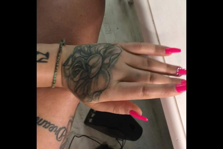 Nägel lackieren im studio in pink von TS-Amal pic4