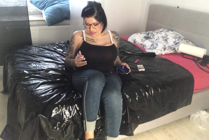 w************g in jeans und heigheels und rauche dabei von TS-Amal pic2