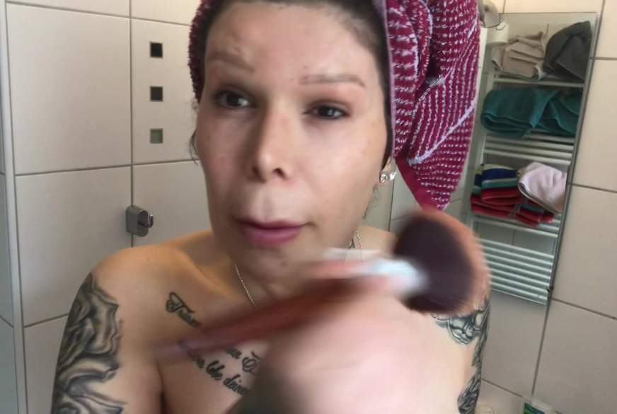 ungeschminkt schminke mich grad von TS-Amal pic2