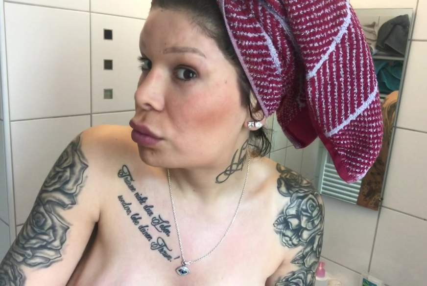 ungeschminkt schminke mich grad von TS-Amal pic3