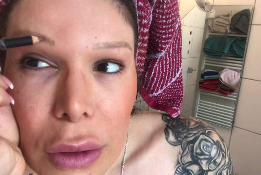 ungeschminkt schminke mich grad von TS-Amal pic4