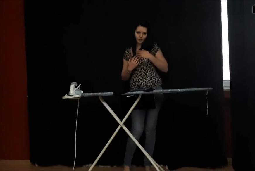 Keine Lust zu bügeln - Lieber einen geilen Orgasmus von Mystic-Joline