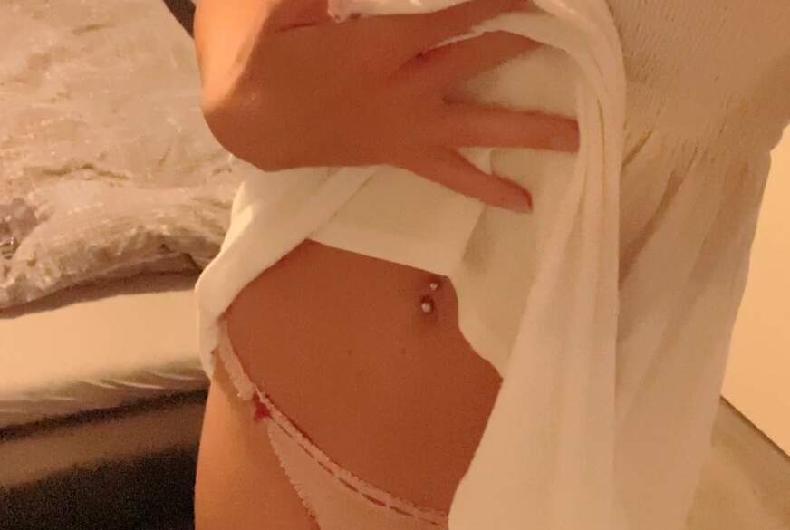 Marie84: Ich mache es mir in meinem Sommerkleidchen