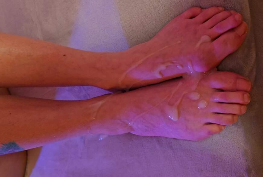 Ayoona: Auf die Füsse Gewickst