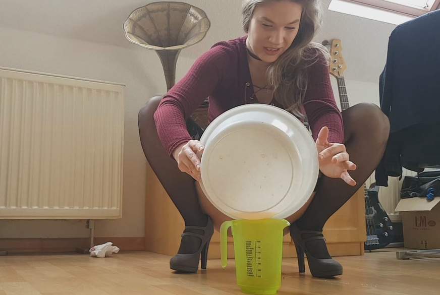 Franzi-Fuchs: MESSBECHER P****n - Wie viel des schönen S**tes kriegen wir zusammen?