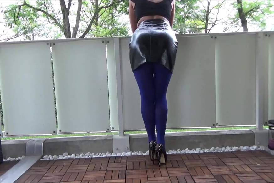 Unfassbar,beim Besuch auf den Balkon g*****t. von LustSwan