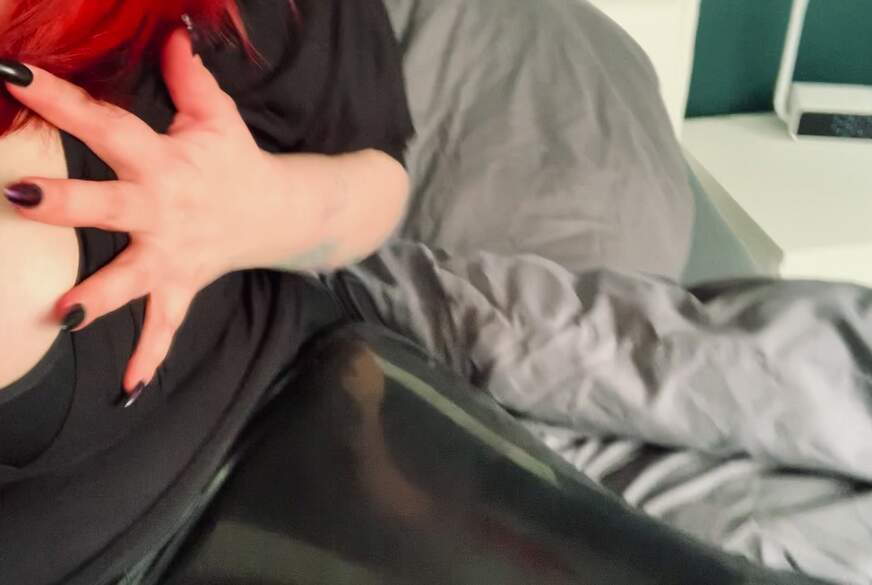 Phia: D********t in Latex Leggings