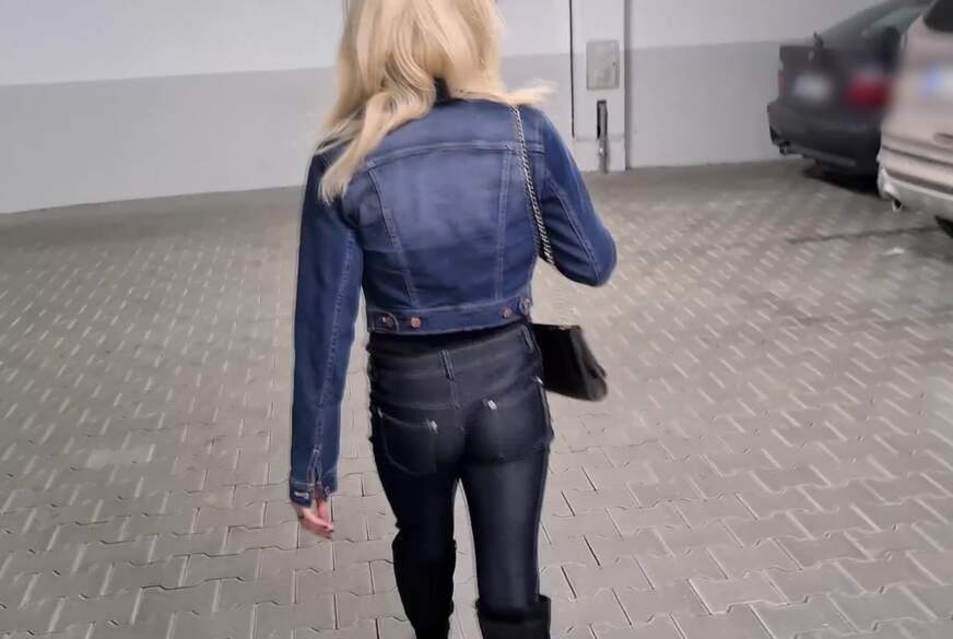 Geiler Jeans Walk! Nach B**wjob voll auf meinen Knacka***h a*********t!! von TV_Helena_Kimberly