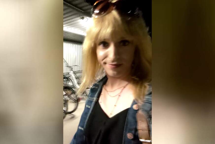 Nachm Date ung*****t nach Hause! Dann wird halt direkt am Bahnhof a*********t! von TV_Helena_Kimberly