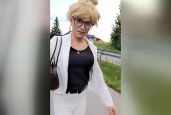 Walk und Wetting in meiner heißesten Jeans!! Voll public eing*****t!