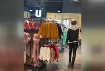 Die geile Shopping-Tour!! Nackt im Laden und in Public und B**wjob in der Umkleide!