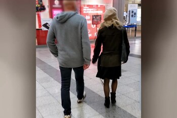 Public mit Pump Plug!! Beim Shoppen b*****t, in den Mund g*****t und a*********t!