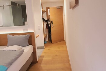 Spass auf der Geschäftsreise! Chastity Sklave so richtig g********t!