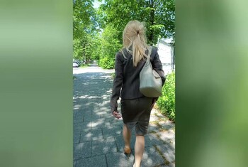Die geile Business B***h! Public B**wjob und C*****t vorm Meeting!