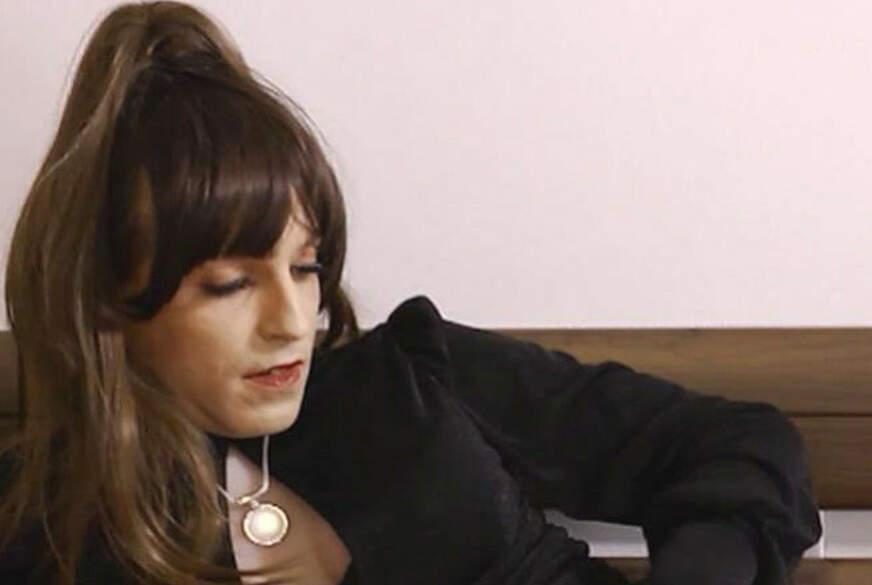 TV_Helena_Kimberly: W*****n wie ein M*****n! Ich reib ihn solang bis ich auf meinen Plug-a***h a*******e!