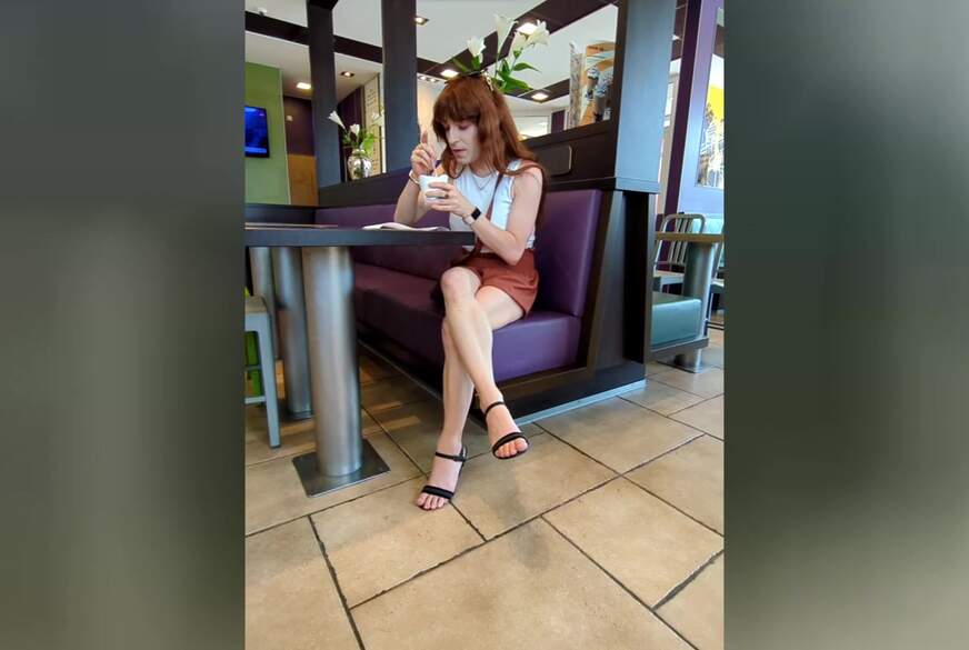 TV_Helena_Kimberly: Remote Vibro für meinen S*****z und A***h! Das gibt nen Mega S*****r in der Öffentlichkeit! FULL