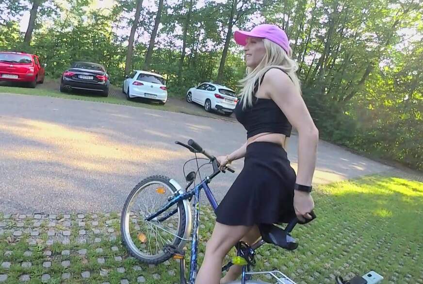 TV_Helena_Kimberly: Sexy Aussichten beim Radeln! Da wird nicht nur das Rad, sondern auch ein Dildo g******n!