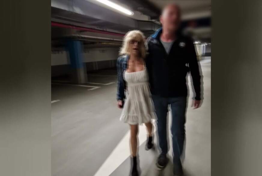 TV_Helena_Kimberly: So behandelt man eine S*******t! Mitten in der Stadt b****l b*****t und a*********t!